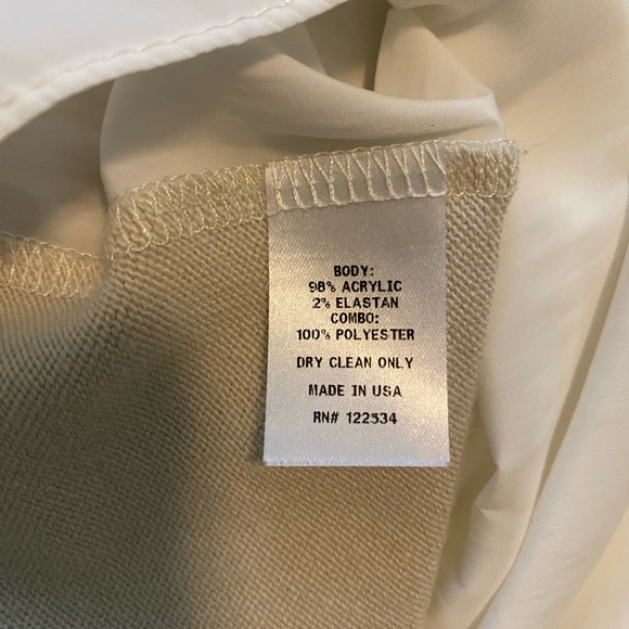 Lola and Sophie sweater top with shirt tail hem. Size M - Picture 4 of 4